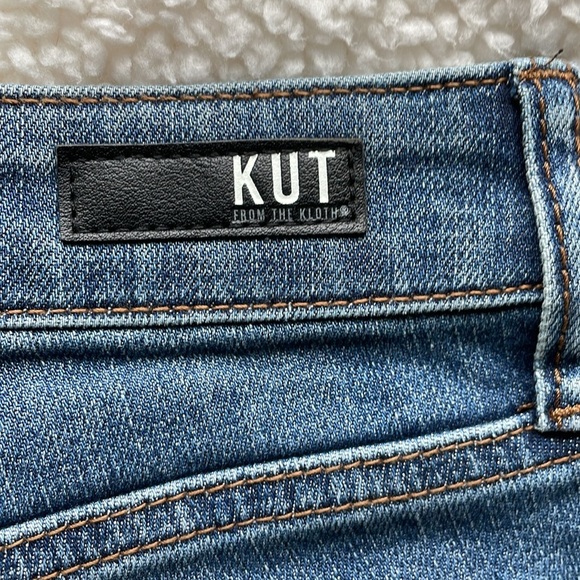 Kut from the Kloth Gidget Frey Shorts Medium Wash Distressed Size 0 (fit like 4) - Picture 7 of 7